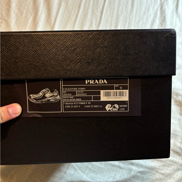 shoes with sporty allure reinvent an archive style with a contemporary twist - Picture 4 of 8